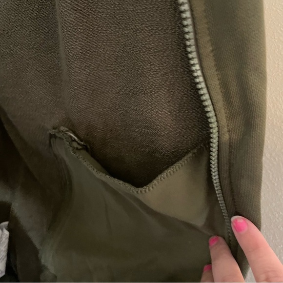 PUMA Green T7 ICONIC Regular Fit Sweatshirt - Picture 6 of 10